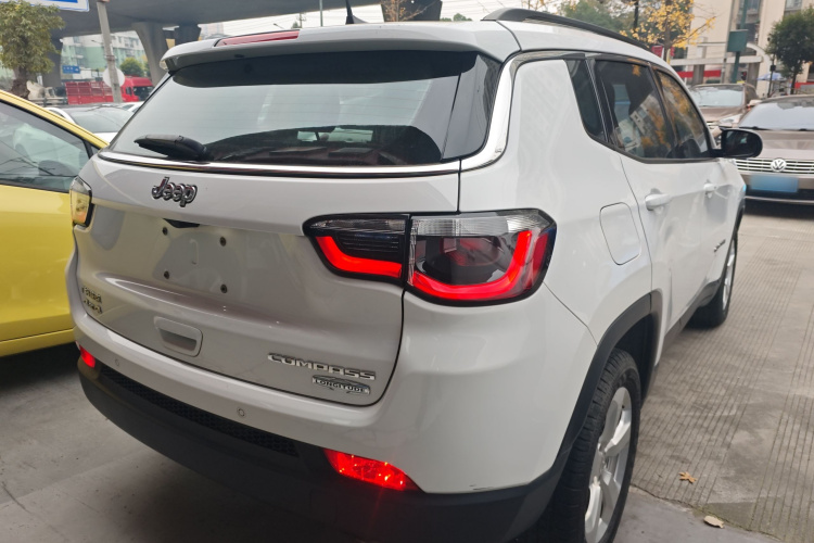 Jeep 指南者 2019款 200T 自动家享四驱-互联大屏版车身外观6005