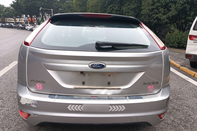 福特 福克斯 2013款 两厢经典 1.8L 手动基本型车身外观6