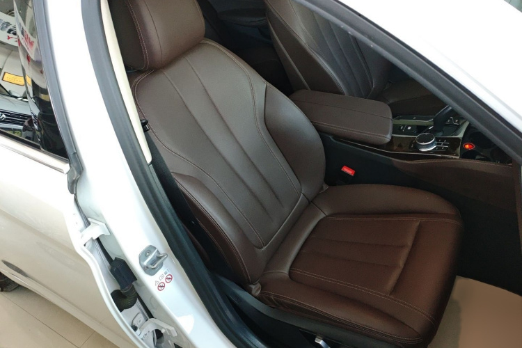 宝马5系 2019款 改款 525Li 豪华套装局部细节41