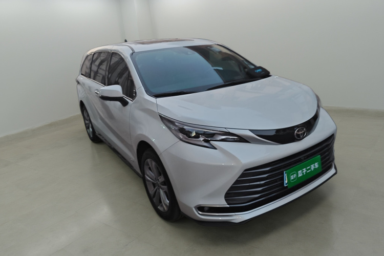 丰田 赛那SIENNA 2024款 2.5L混动 四驱尊贵版车身外观3