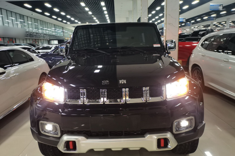 北京越野 北京BJ40 2020款 2.0T 自动四驱城市猎人版侠客型车身外观2