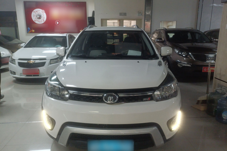 长城M4 2015款 1.5L AMT豪华型车身外观2