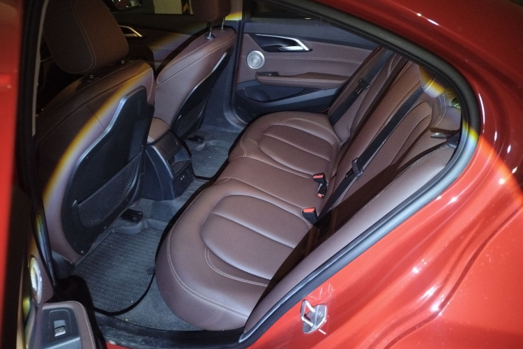 宝马1系 2021款 120i M运动曜夜版中控内饰21