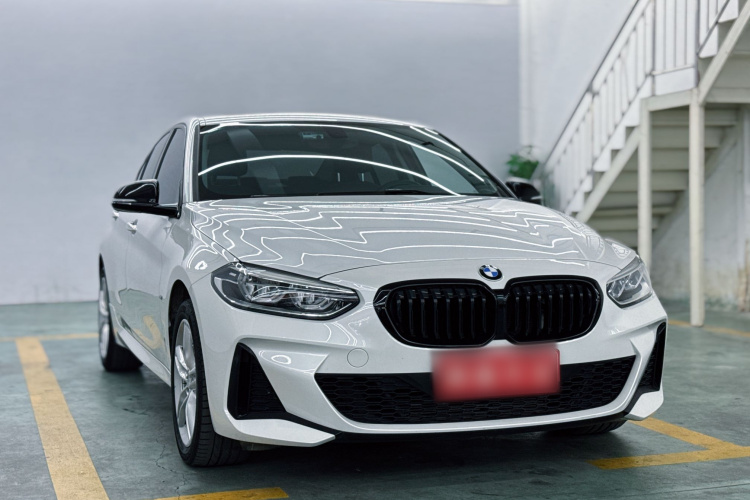 宝马1系 2021款 120i M运动曜夜版车身外观6002