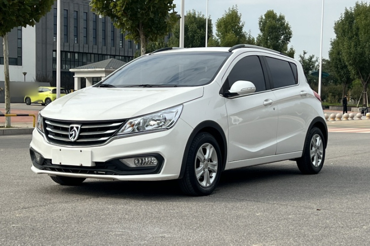 宝骏310 2016款 1.2L 手动豪华型车身外观6010