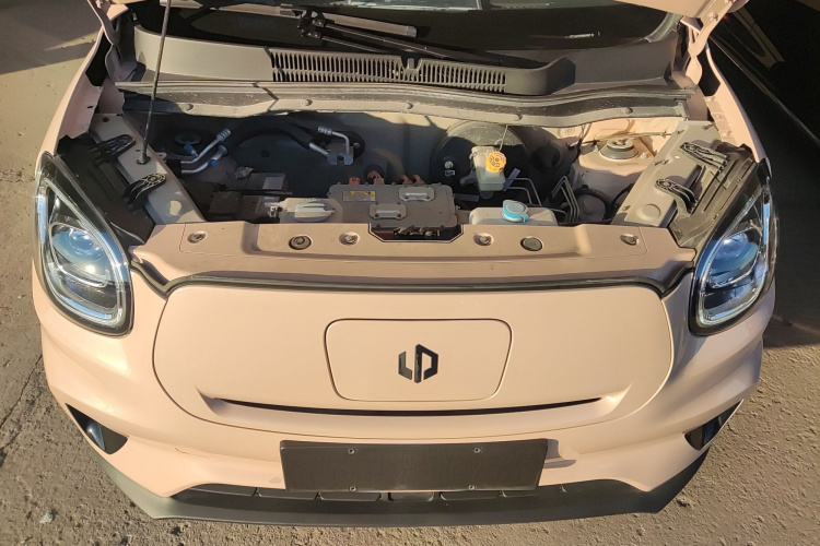 零跑汽车 零跑T03 2023款 200轻享版机舱底盘24