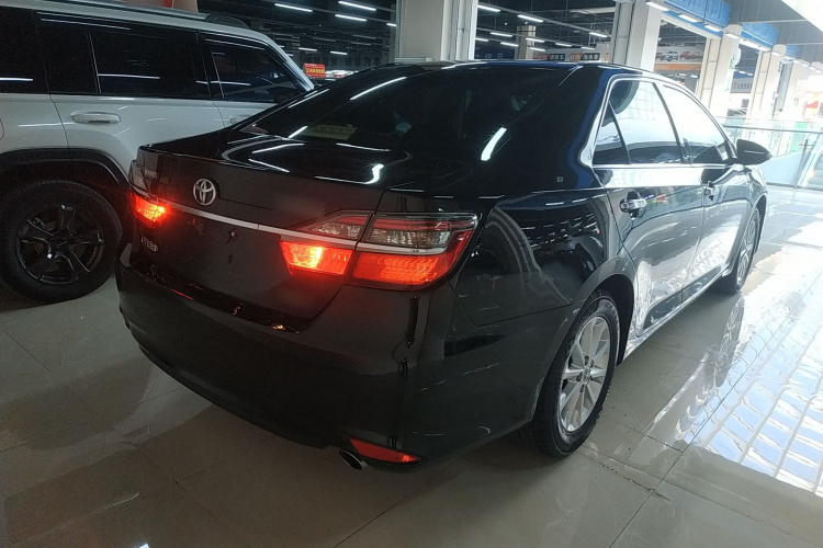 丰田 凯美瑞 2015款 2.0E 精英版车身外观7