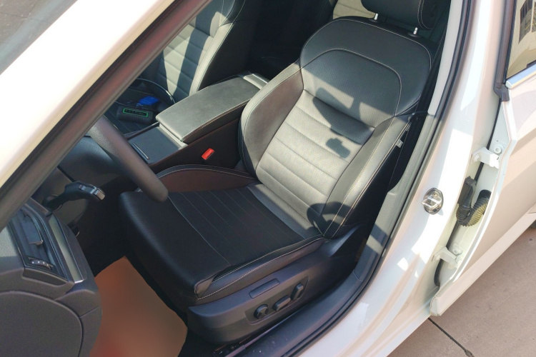 斯柯达 速派 2019款 TSI280 DSG舒适版中控内饰19