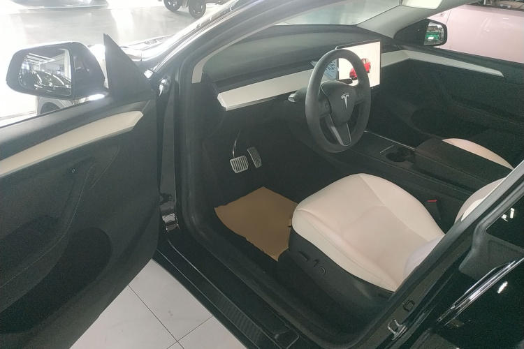 特斯拉 Model Y 2022款 后轮驱动版中控内饰20