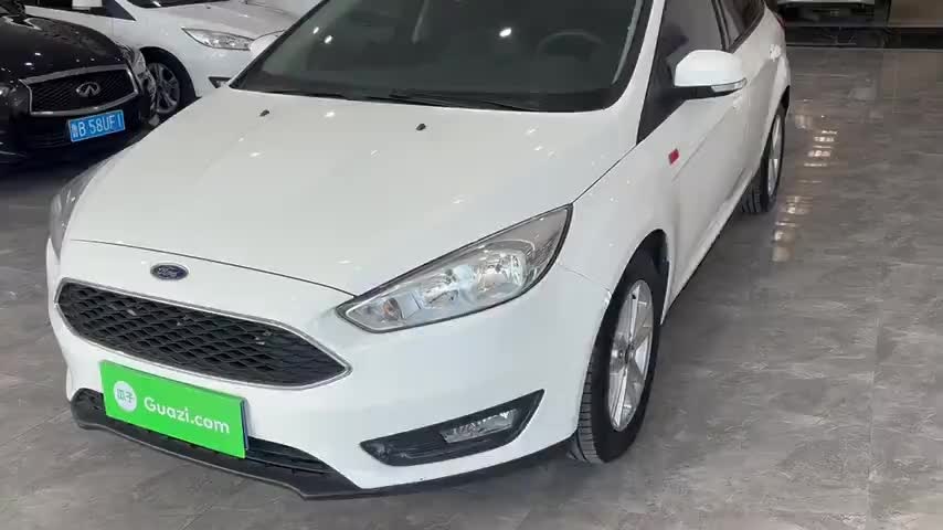 福特 福克斯 2018款 两厢经典 1.6L 自动风尚型智行版实拍1