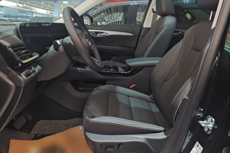 别克 2025款 昂科威Plus 28T 两驱白金版中控内饰19