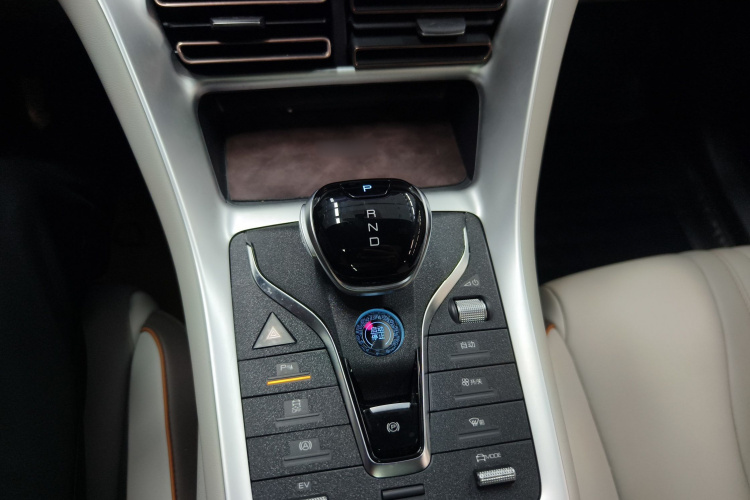 比亚迪 宋Pro新能源 2023款 冠军版 DM-i 71KM领先型局部细节18