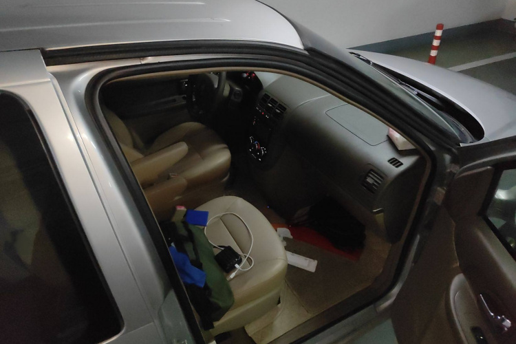 别克GL8 2011款 2.4L CT舒适版局部细节9005