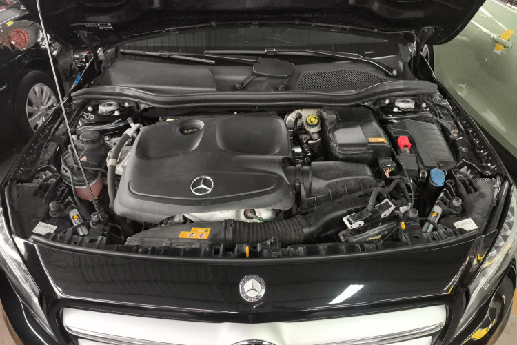 奔驰GLA 2016款 GLA 200 时尚型机舱底盘24