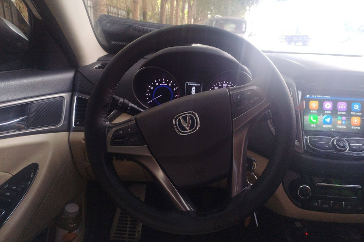 长安 逸动 2016款 1.6L 手动风尚型局部细节13