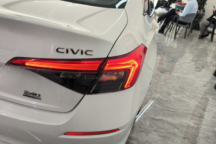 本田 思域 2022款 240TURBO CVT劲动版车身外观9