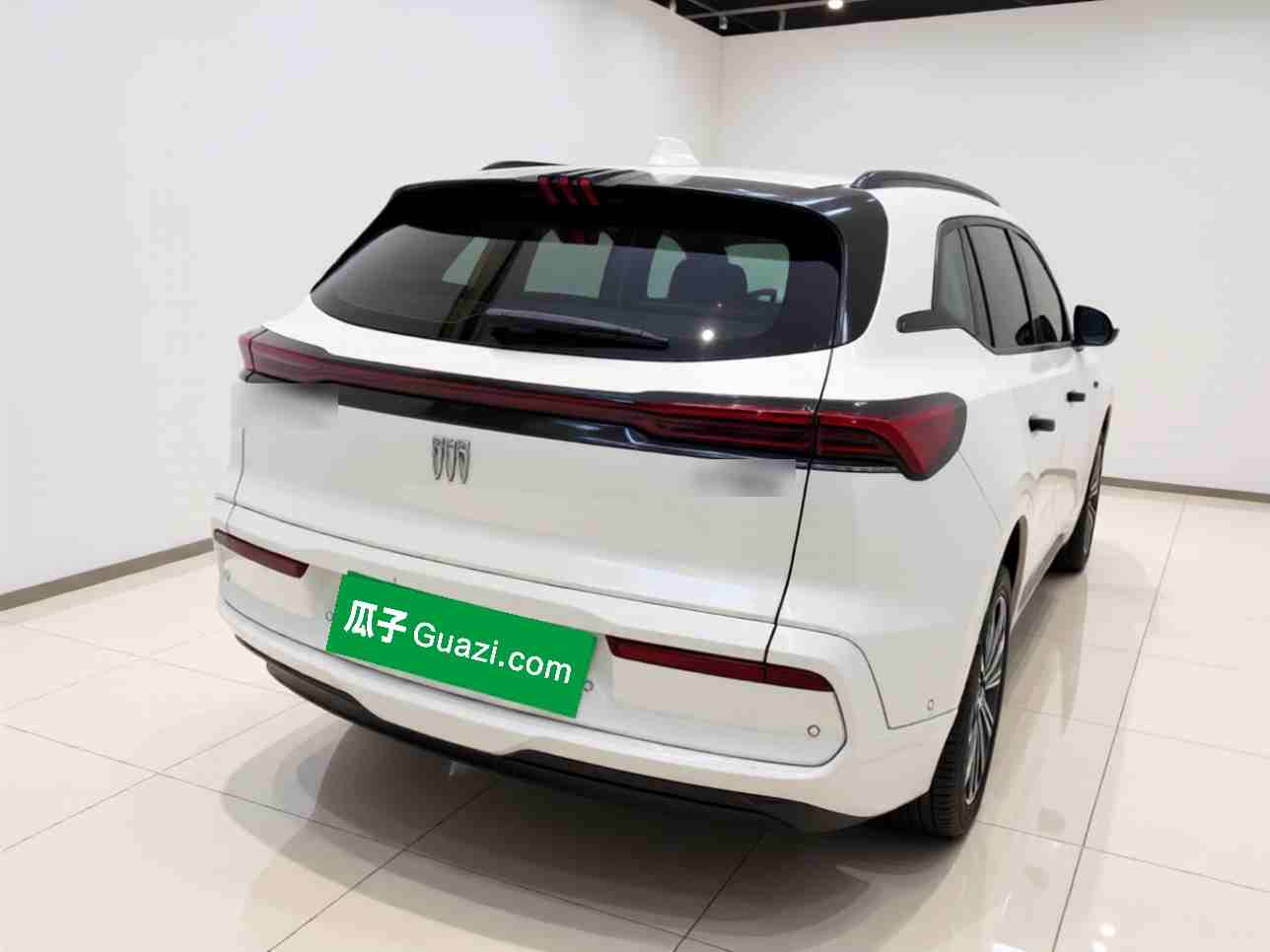 车辆右后45度外观展示