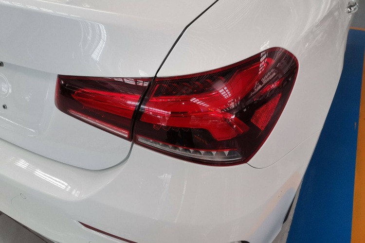 奔驰A级 2022款 改款三 A 200 L 运动轿车时尚型车身外观9