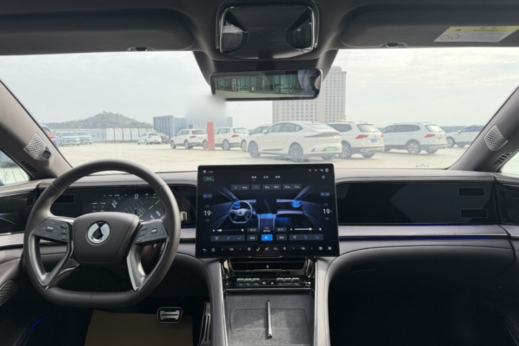 腾势Z9 2024款 1100km 四驱Ultra版中控内饰7002