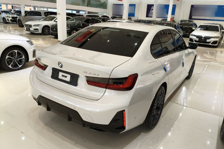 宝马3系 2025款 330Li M运动曜夜套装车身外观7