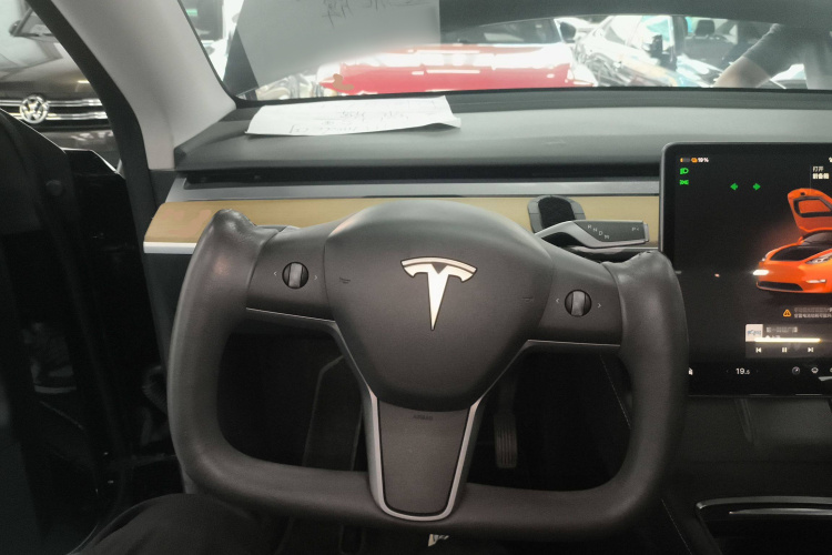 特斯拉 Model Y 2022款 后轮驱动版中控内饰13