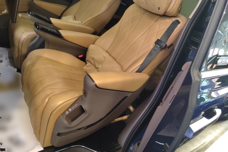 腾势D9 2022款 DM-i 970 四驱旗舰型中控内饰21