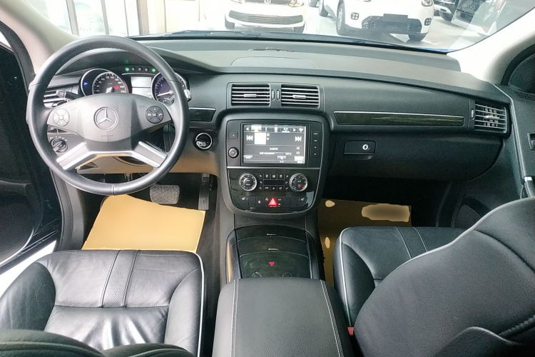 奔驰R级 2017款 R 320 4MATIC 商务型臻藏版中控内饰7002