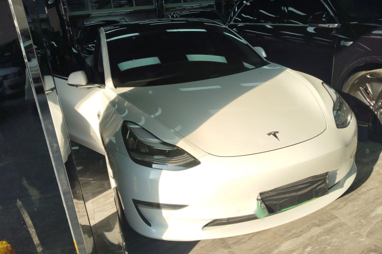 特斯拉 Model 3 2020款 长续航后轮驱动版车身外观3