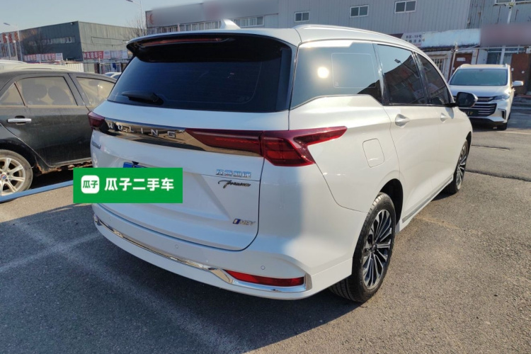 五菱汽车 五菱凯捷 2023款 2.0L DHT奢享型车身外观7