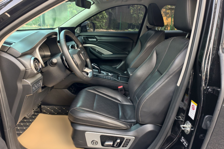 魏牌 VV6 2021款 2.0T 两驱智享+中控内饰7002