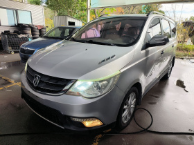 宝骏730 2014款 1.5L 手动豪华导航ESP版 7座