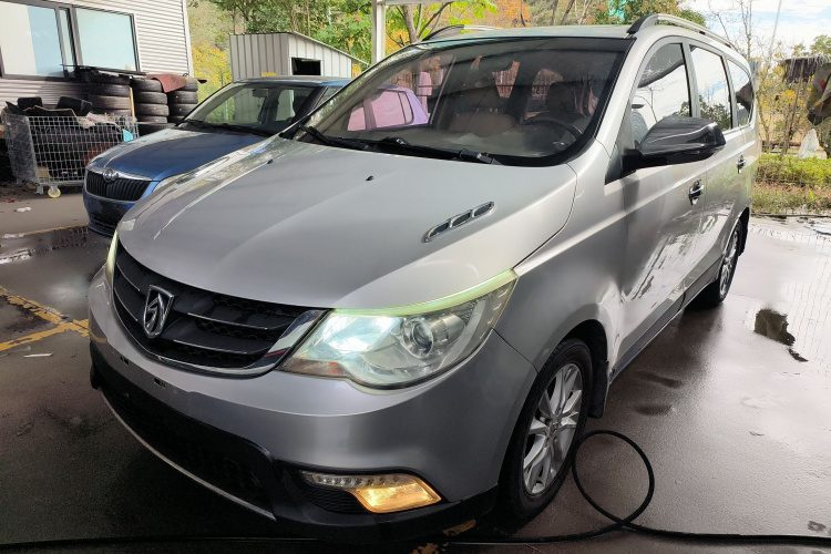 宝骏730 2014款 1.5L 手动豪华导航ESP版 7座车身外观1