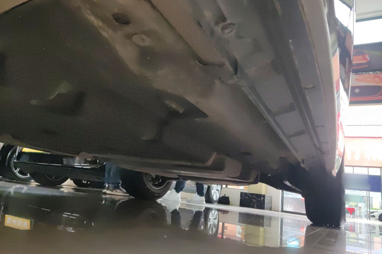 丰田 皇冠陆放 2023款 2.5L HEV两驱进取版（五座）局部细节9002