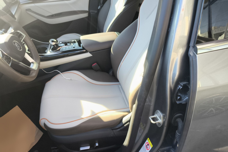 比亚迪 秦PLUS 2023款  冠军版 DM-i 120KM超越型中控内饰19