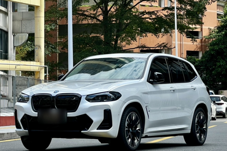 宝马iX3 2023款 创领型车身外观1