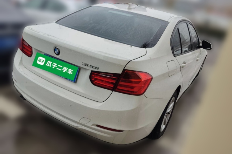 宝马3系 2014款 320i 时尚型车身外观7
