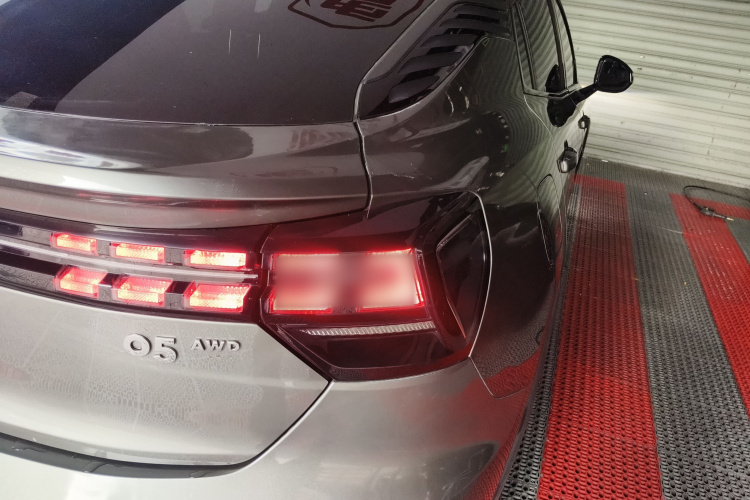 领克05 2020款 2.0TD 四驱劲Halo车身外观9