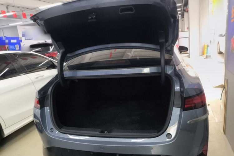 小鹏P5 2022款 550P机舱底盘23