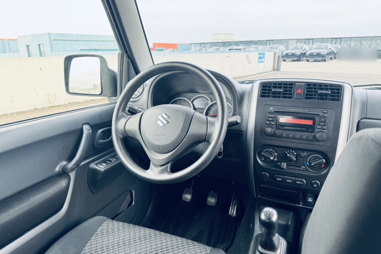 铃木 吉姆尼 2015款 1.3 MT JLX中控内饰7004