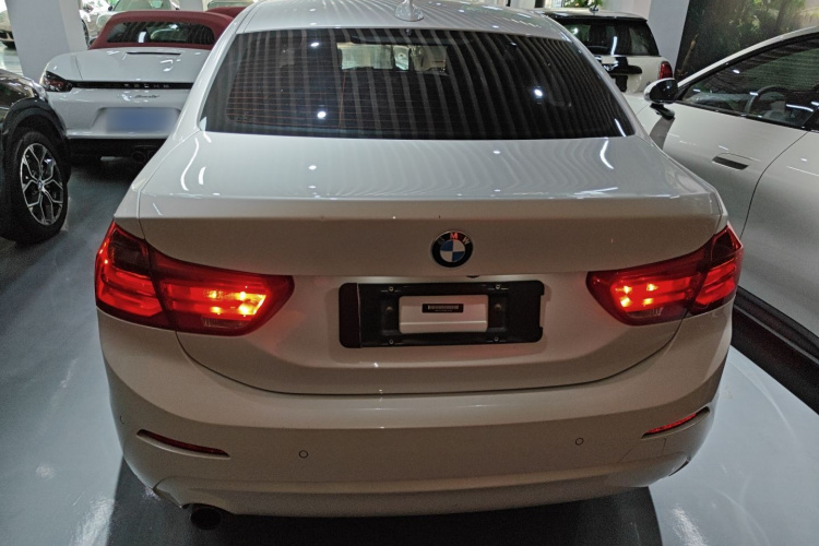 宝马1系 2018款 118i 时尚型车身外观6