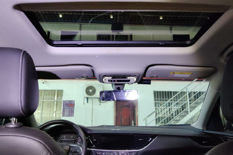 别克 君威 2024款 25T 超享版中控内饰22