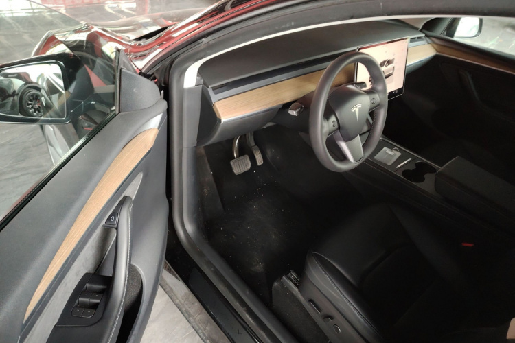 特斯拉 Model Y 2022款 长续航全轮驱动版中控内饰7003