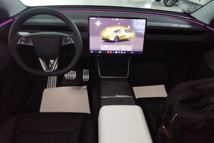 特斯拉 Model Y 2025款 后轮驱动版中控内饰7002