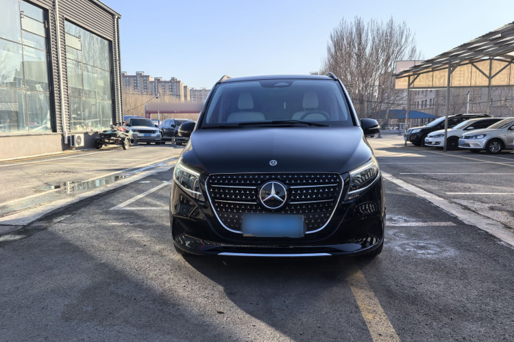 奔驰V级 2024款 V 300 L 长轴距尊贵版车身外观6002