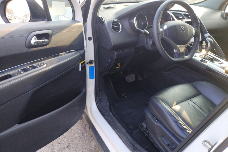 标致3008 2013款 2.0L 自动潮流版中控内饰7003