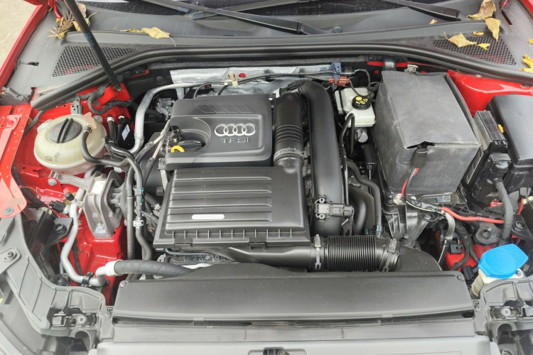 奥迪A3 2015款 Sportback 35 TFSI 百万纪念智领型机舱底盘24