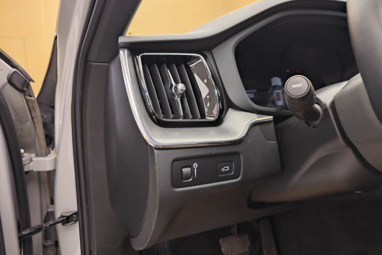 沃尔沃XC60 2022款 B5 四驱智逸豪华版中控内饰7012