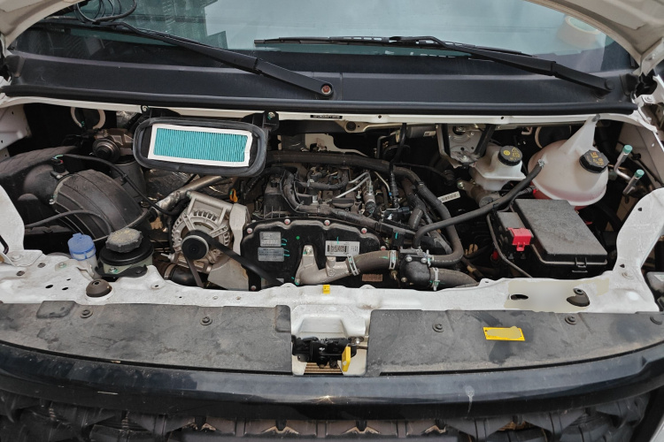 江铃福顺 2023款 2.0T 手动短轴中顶商运型多功能乘用车5座局部细节24