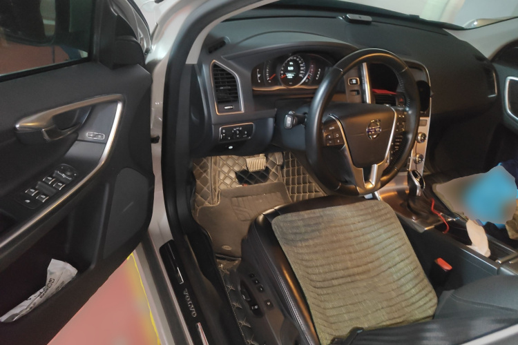 沃尔沃XC60 2017款 T5 智行升级版中控内饰20