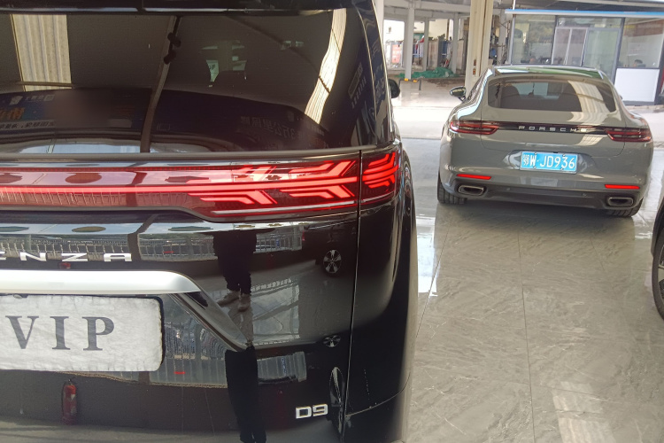 腾势D9 2022款 DM-i 970 四驱旗舰型车身外观9
